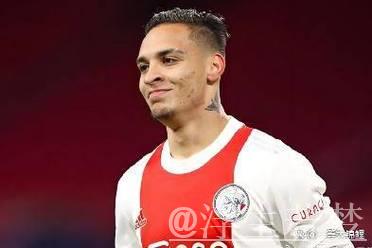 安东尼近4场比赛均有进球参与,场均评分均超7.5分 安东尼近4场比赛均有进球参与,场均评分均超7.5分