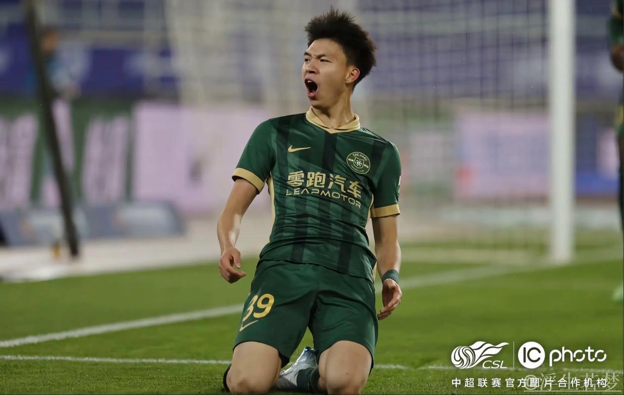 浙江队王钰栋荣膺本赛季中超联赛最佳青年球员! 浙江队王钰栋荣膺本赛季中超联赛最佳青年球员!